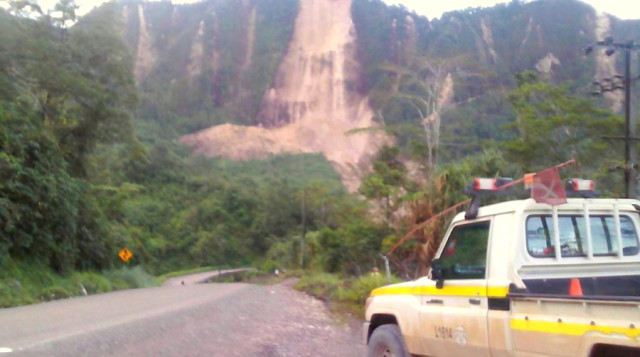 Papua Yeni Gine'deki 7,5'lik Deprem, Dağları Yerinden Oynattı