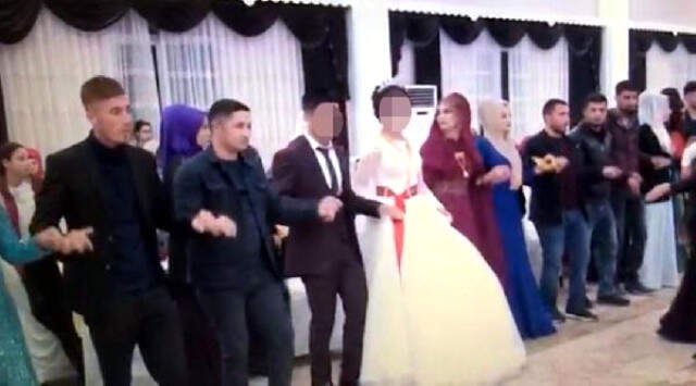 Polisin Kurtardığı 14 Yaşındaki Çocuk Gelinin Annesi de Aynı Kaderi Yaşamış Polisin Kurtardığı 14 Yaşındaki Çocuk Gelinin Annesi de Küçük Yaşta Evlenmiş