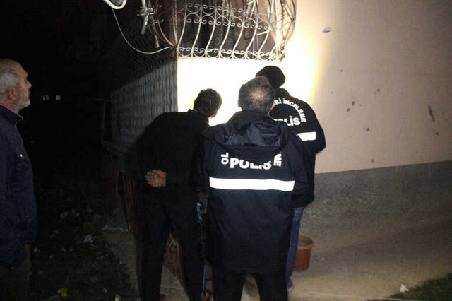 Balkona Kilitlenen Hırsızdan Ev Sahibine: Aç Kapıyı Kimseye Bir Şey Yapmayacağım