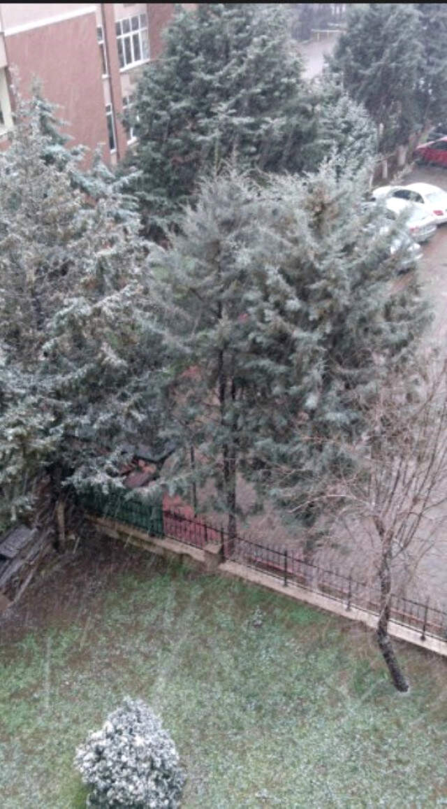 Yarın Bekleniyordu, Erken Geldi! İstanbul'da Kar Yağışı Başladı