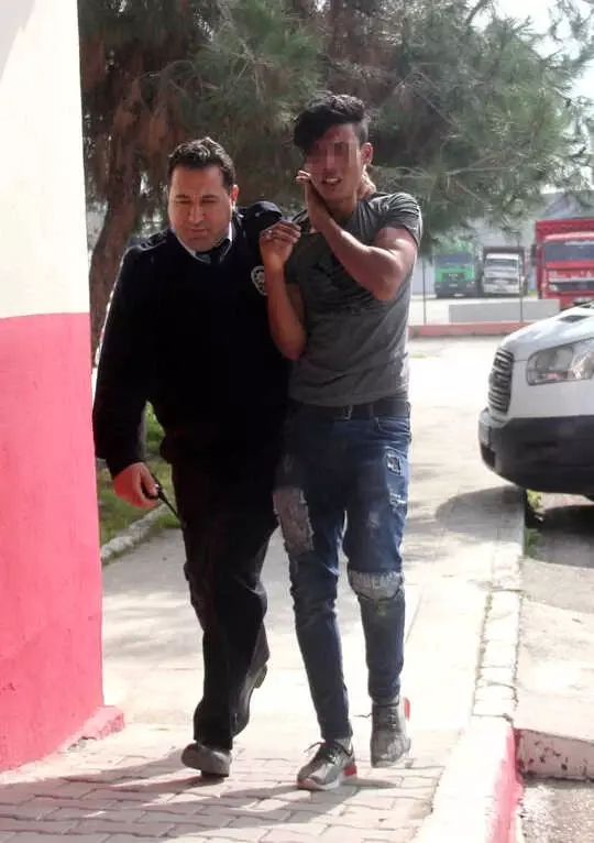 Zanlılar "çocuğa cinsel istismar" suçundan tutuklandı. 