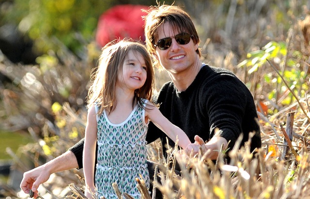 470 Milyon Dolar Serveti Olan Tom Cruise'un Kızı Taksiye Biniyor