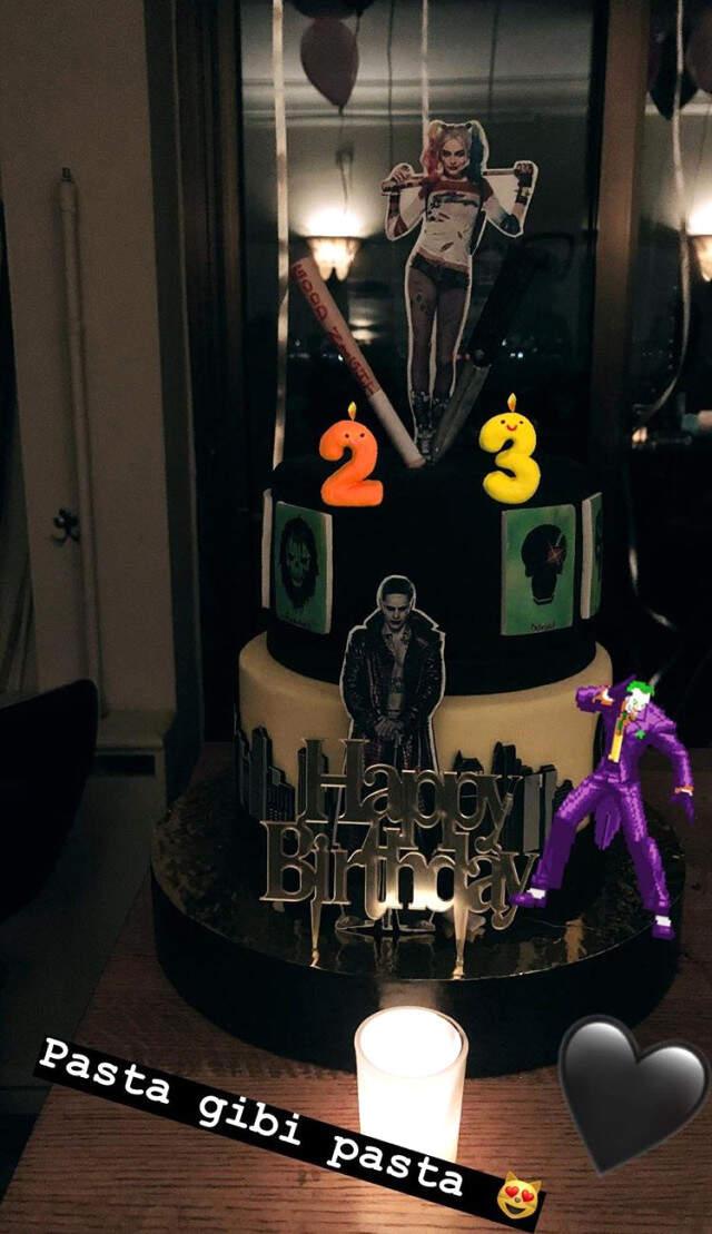 Dilan Çiçek Deniz, Sürpriz Parti Organize Eden Sevgilisini Öpücüklere Boğdu