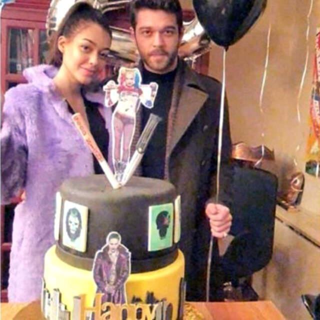 Dilan Çiçek Deniz, Sürpriz Parti Organize Eden Sevgilisini Öpücüklere Boğdu