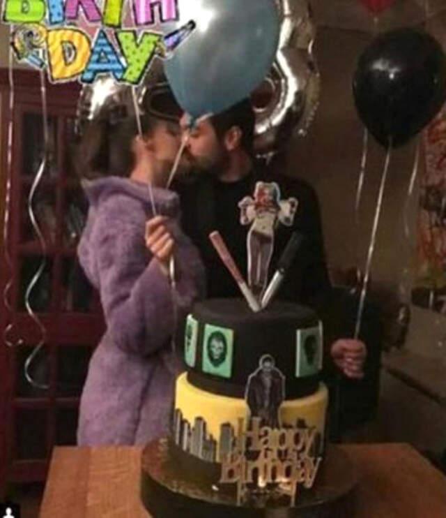 Dilan Çiçek Deniz, Sürpriz Parti Organize Eden Sevgilisini Öpücüklere Boğdu