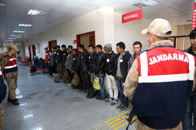 Doğu Ekspresi'nde 157 Kaçak Göçmen Yakalandı Fenomenlerin Akın Ettiği Doğu Ekspresi'nde Yakalanan Bir Vagon Göçmen Sınır Dışı Edildi