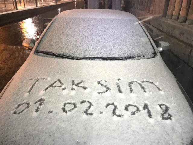 Beklenen Kar İstanbul'u Beyaza Bürüdü