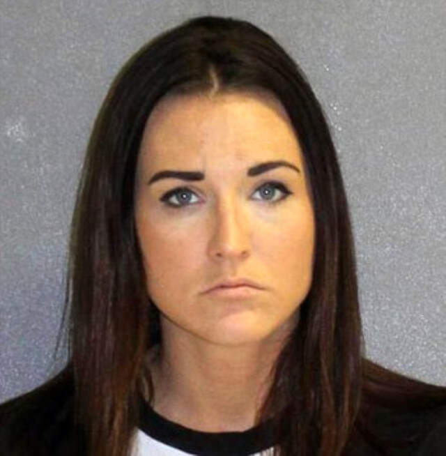 Evli Fen Bilgisi Öğretmeni Öğrencisi ile Cinsel İlişkiye Girdi, Çıplak Fotoğrafları Olayı Ele Verdi