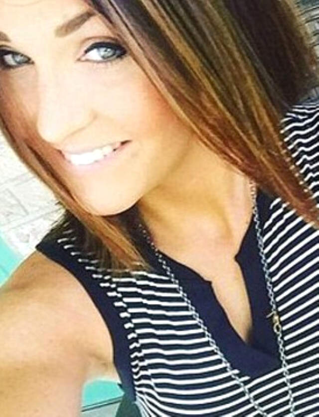 Evli Fen Bilgisi Öğretmeni Öğrencisi ile Cinsel İlişkiye Girdi, Çıplak Fotoğrafları Olayı Ele Verdi