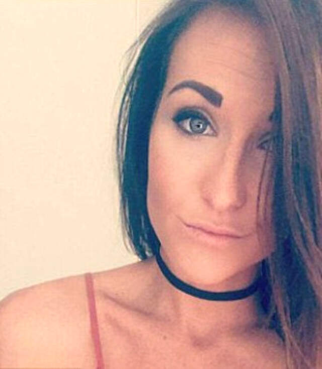 Evli Fen Bilgisi Öğretmeni Öğrencisi ile Cinsel İlişkiye Girdi, Çıplak Fotoğrafları Olayı Ele Verdi