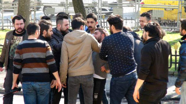 İstanbul Emniyeti Önünde Hareketli Dakikalar! Şüpheli Kaçtı, Polis Havaya Ateş Açtı