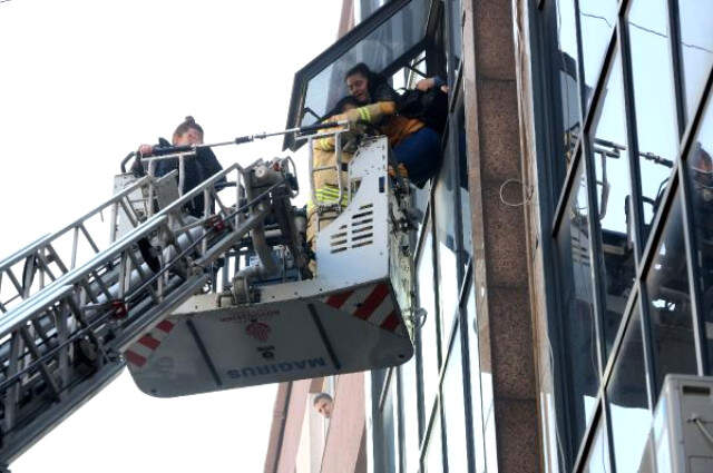 Kağıthane'de İş Merkezinde Yangın: Vatandaşlar Mahsur Kaldı!