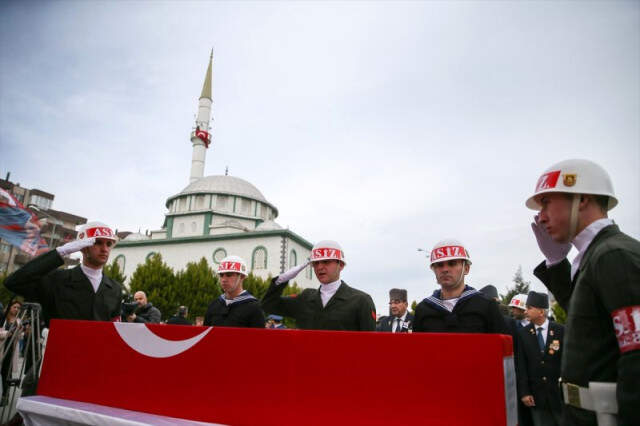 Afrin Şehidini Son Yolculuğuna Uğurladı Silah Arkadaşları, Afrin Şehidinin Tabutunun Başından Bir An Olsun Ayrılmadı