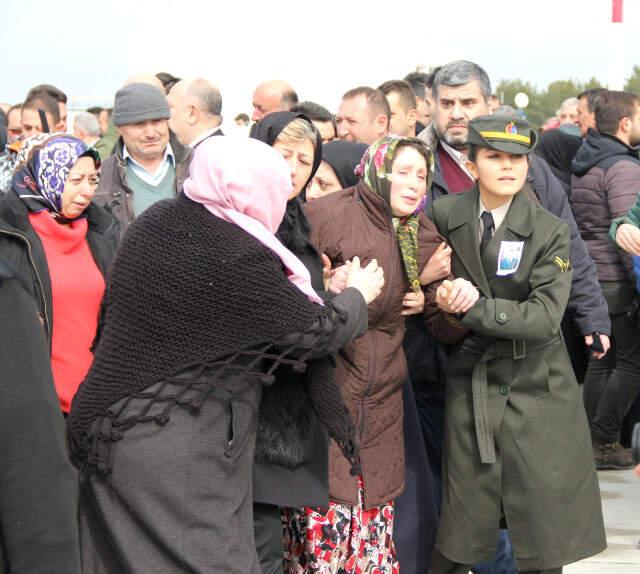 Afrin Şehidinin Kız Kardeşinden Yürek Dağlayan Sözler: Abimi Tabuta Koymuşlar, Kalksın O Tabuttan