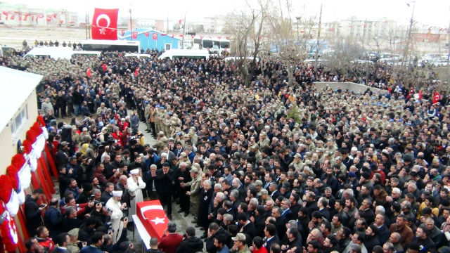 Erciş Şehidini Bağrına Bastı, Uzman Onbaşı Rıdvan'ı 7 Bin Kişi Uğurladı