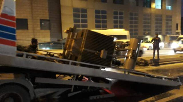 Kamyonda Yüklü Trafo, Yola Devrilince D-100'de Trafik Kilitlendi Kamyona Yüklü Trafo, Yola Devrilince D-100'de Trafik Kilitlendi