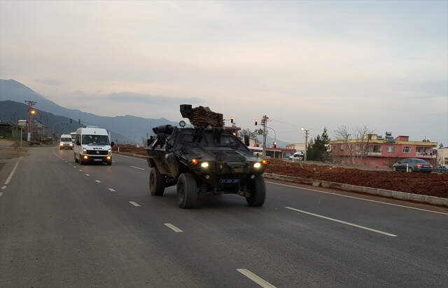 Menbiç'te Köylüler, PKK'nın Kontrol Noktalarına Saldırıp Teröristleri Kovdu