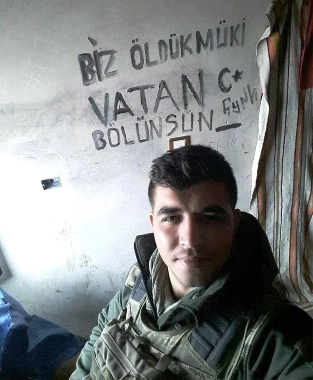 Şehit Askerin Son Fotoğrafında Anlamlı Mesaj: Biz Öldük mü ki Vatan Bölünsün