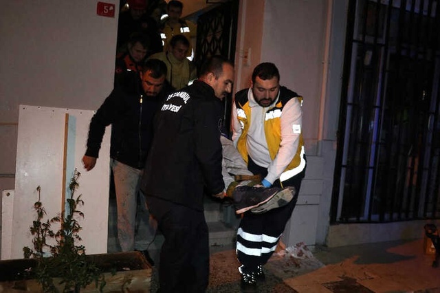 Beyoğlu'nda Köpeğin Kovaladığı Vatandaş 3 Metreden Düştü