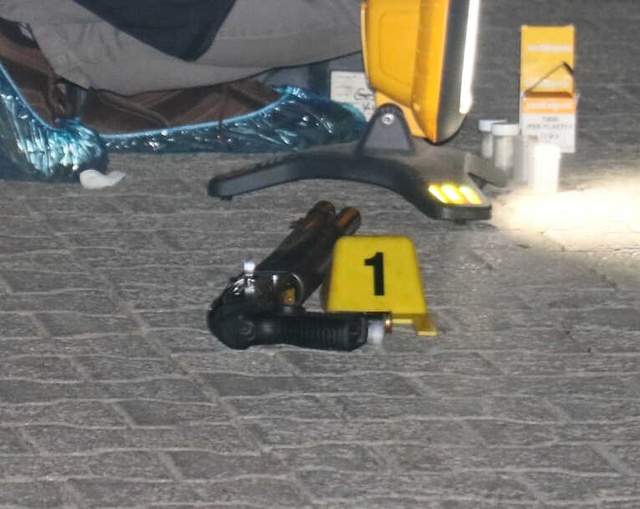 Sokak Ortasında 16 El Ateş Açan Genç, Doldur Boşalt Yaparken Yanlışlıkla Kendini Öldürdü