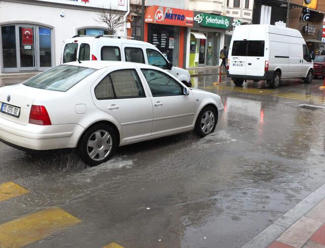 İstanbul'da Dolu ve Yağmur Başladı, Meteorolojiden Art Arda Uyarı Geldi