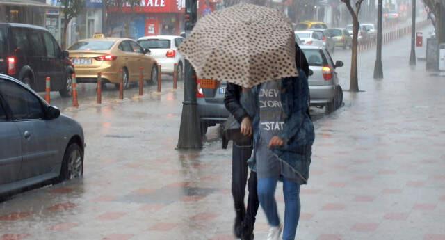 İstanbul'da Dolu ve Yağmur Başladı, Meteorolojiden Art Arda Uyarı Geldi