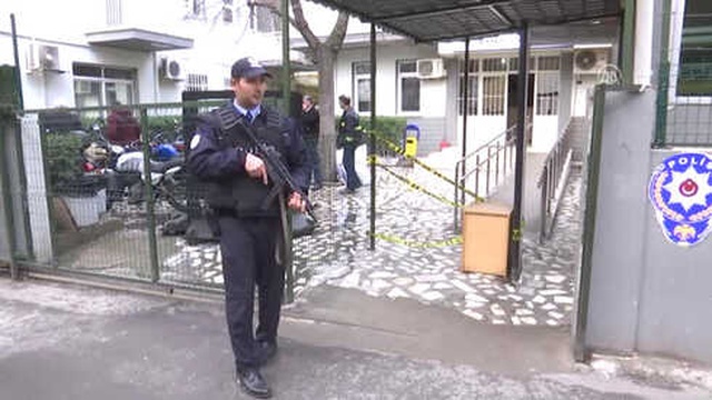Telefonla Konuşurken Silah Tutamazlar Diye Polislere Yeni Önlem Alındı!