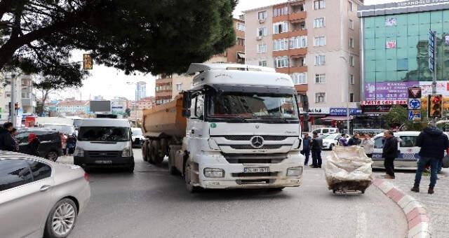 Hafriyat Kamyonunun Yaşlı Kadını Ezdiği Kazanın Görüntüleri Ortaya Çıktı