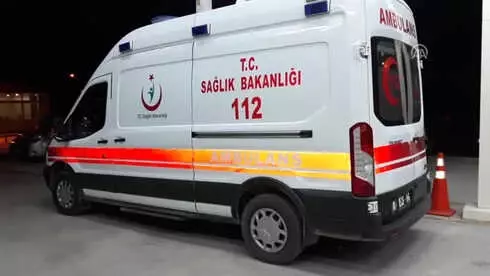 Ölen Köpeği Hastaneye Götürmediler Diye Ambulans Ekiplerine Sopa ve Bıçaklarla Saldırdılar!