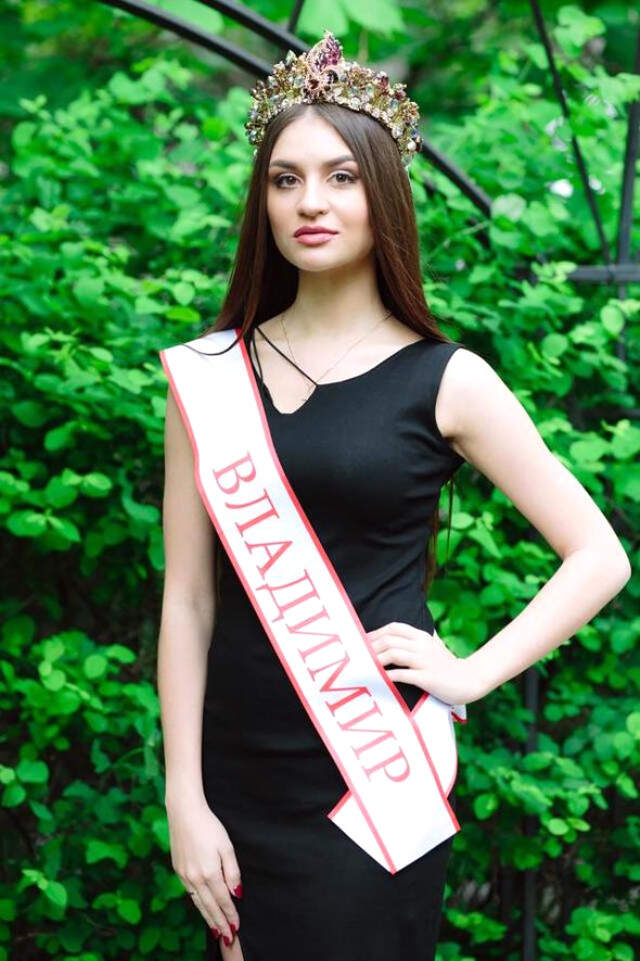 Genç Kızları Cinsel İlişki Kölesi Yapan Rus Modeller, Türkiye Gelmeye Çalışırken Yakayı Ele Verdi