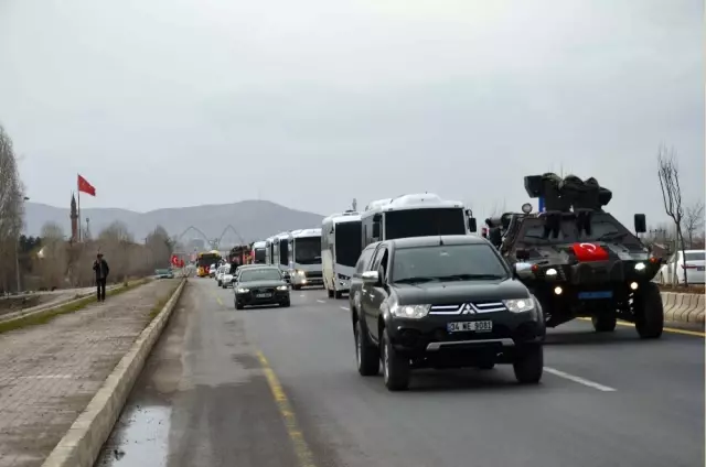 Muş'ta Görevli Kahraman Mehmetçikler Türk Bayrakları ve Dualarla Afrin'e Uğurlandı