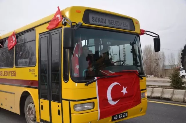 Muş'ta Görevli Kahraman Mehmetçikler Türk Bayrakları ve Dualarla Afrin'e Uğurlandı