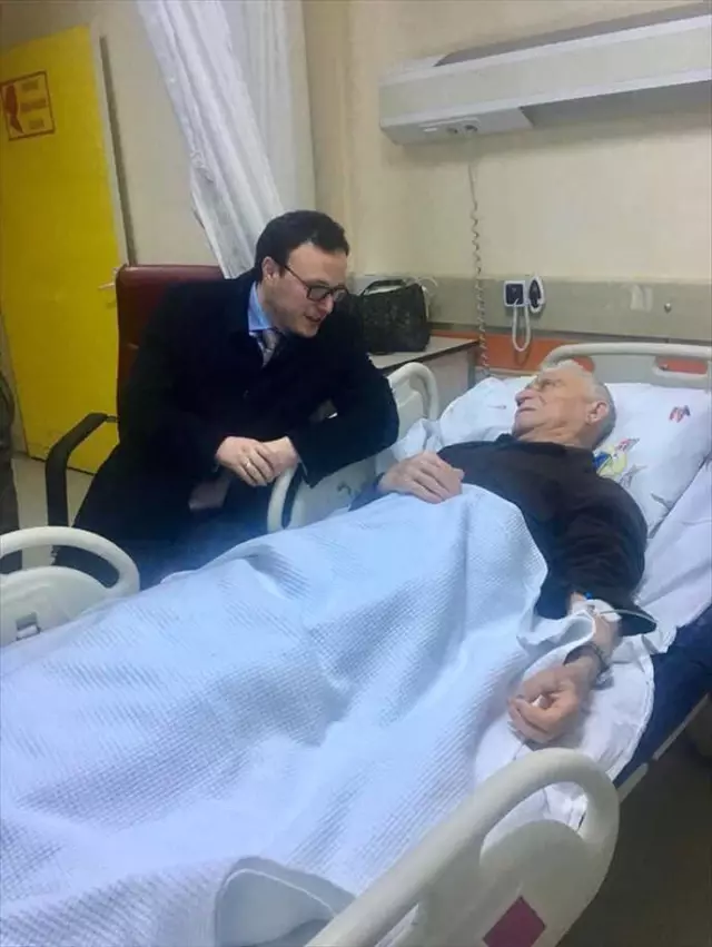 Şehit Babasını Sırtında Taşıyan Sağlık Personeli Altınla Ödüllendirildi