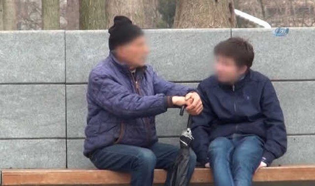 O Anlar Kamerada! Lise Öğrencisini Taciz Eden 70 Yaşındaki Sapık, Suçüstü Yakalandı