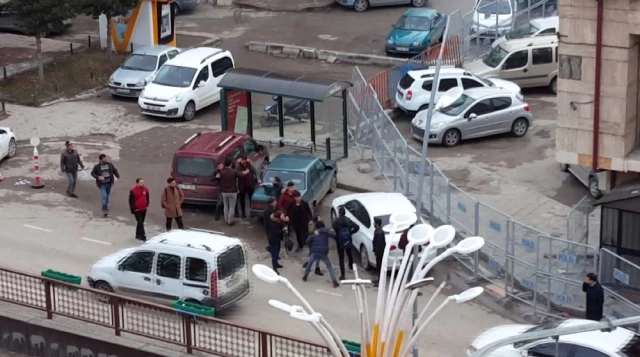 Erzurum'da Yumrukların Konuştuğu Erkeklerin Kavgasını, Kızlar Ayırdı