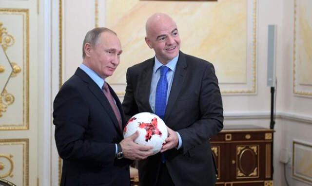 Putin ve FIFA Başkanı'nın Kremlin'de <a class='keyword-sd' href='/futbol/' title='Futbol'>Futbol</a> Oynadığı Görüntüler Ortaya Çıktı