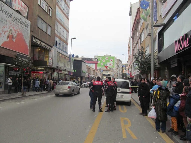 Bunalıma Giren Gencin 6. Kattan Ölüme Atladığı Anlar Kameraya Yansıdı