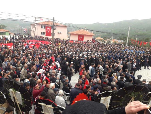 Afrin Şehidini Okuduğu Okulun Bahçesindeki Zeytin Ağacının Altında Binler Uğurladı