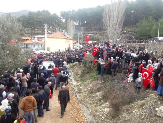 Afrin Şehidini Okuduğu Okulun Bahçesindeki Zeytin Ağacının Altında Binler Uğurladı