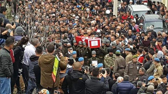 Afrin Şehidini 15 Bin Kişi Son Yolculuğuna Uğurladı! Şehidin Tabutuna Zeytin Dalı Bırakıldı