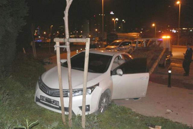 Kadıköy'de Polis ile Şüpheliler Arasındaki Kovalamaca Kazayla Bitti, Üç Şüpheli Yakalandı