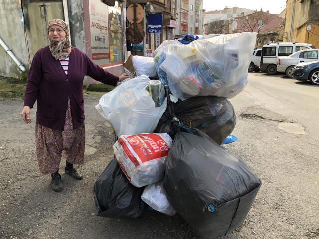 65'lik Bedriye Teyzenin Dramı! Kadınlar Günü'nü Hurda ve Kağıt Toplayarak Geçiriyor