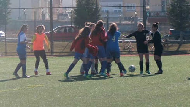 Eskişehir'de Kadın Futbolcuya Erkek Antrenörden Saldırı