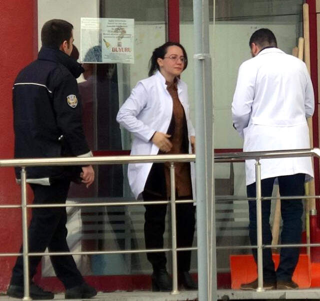 Üniversitede Kadın Kavgası! Profesör, Yardımcı Doçenti Yakasından Tutup Tartakladı