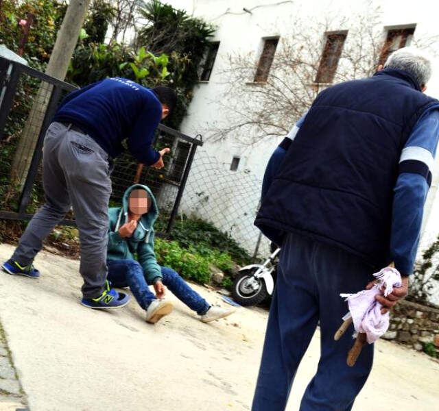 Garson Restoran Sahibinin Köpeğine Tecavüz Etti! Mahalleli, Sapığı Sokak Ortasında Dövdü