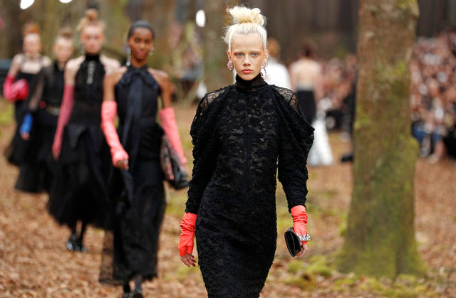 Moda Devi Chanel, Defile için 150 Yıllık Ağaçları Kesince Tepkilerin Odağına Oturdu