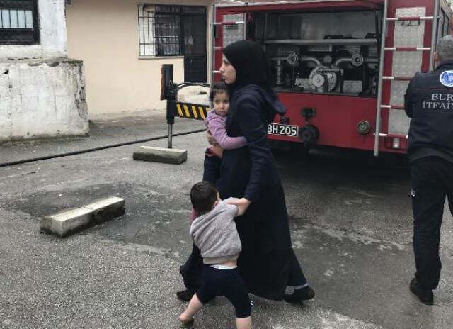 İmam Nikahlı Eşi Kapıyı Üzerlerine Kilitledi, Yangında Anne 2 Çocuğuyla Ölümden Döndü