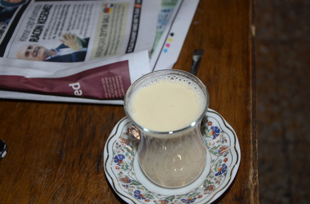 Bu Kahvehanede Suriye'den İthal Lezzet Hurmalı Süt Çaydan Çok Tüketiliyor