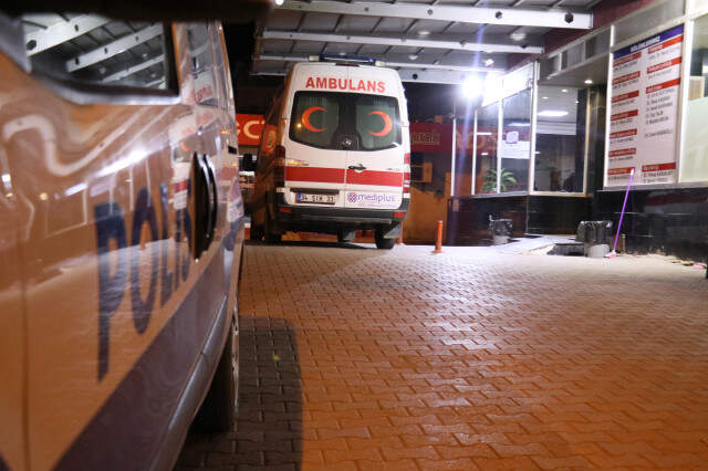 Doktoru Dövüp, Zorla Ambulanstaki Hasta Annesine Refakat Ettirdi Doktoru Dövüp, Zorla Ambulanstaki Annesine Refakat Ettirdi