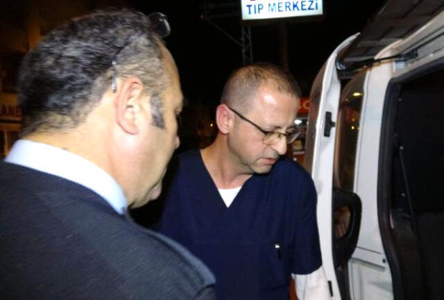 Doktoru Dövüp, Zorla Ambulanstaki Hasta Annesine Refakat Ettirdi Doktoru Dövüp, Zorla Ambulanstaki Annesine Refakat Ettirdi